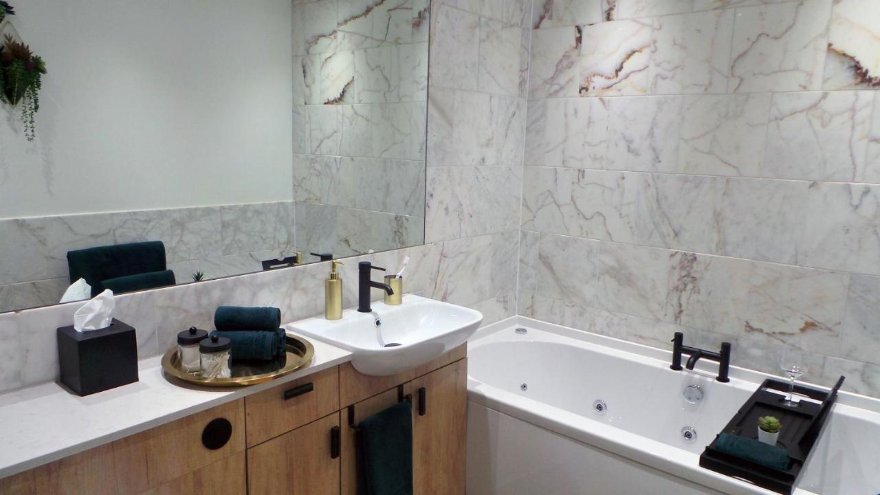 Luxury 1 Bedroom Duplex With Free Parking Plymouth Bagian luar foto